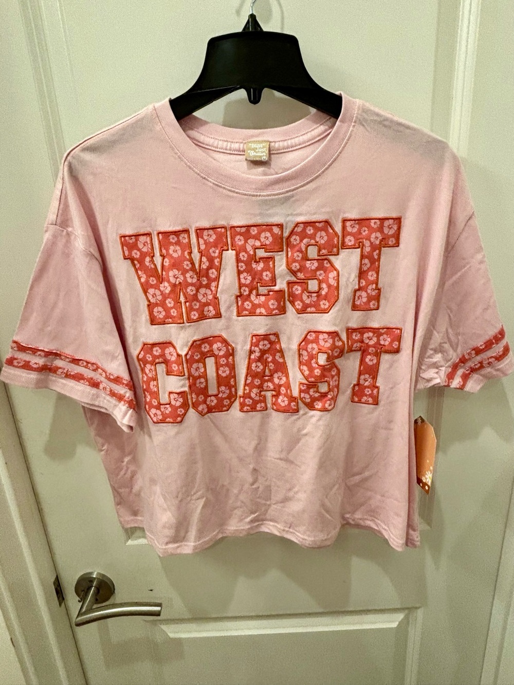 NWT Messy Bun Just chillin West Coast Pink Graphic Tee - Floral Appliqué - M